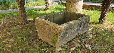 antica vasca in sasso