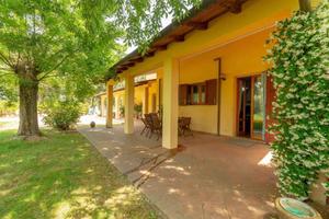 Casa indipendente di 600 m² con più di 5 locali e 