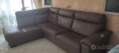 divano angolare in vera pelle