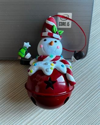 Pallina di natale pupazzo di neve sonaglio rosso