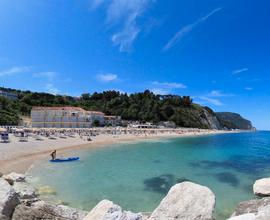 Riviera del Conero, bilocali con balcone sul mare