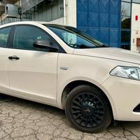 Lancia Ypsilon 1.2 GPL Black and noir