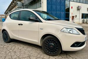 Lancia Ypsilon 1.2 GPL Black and noir