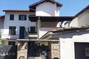 Casa indipendente di 250 m² con più di 5 locali e 