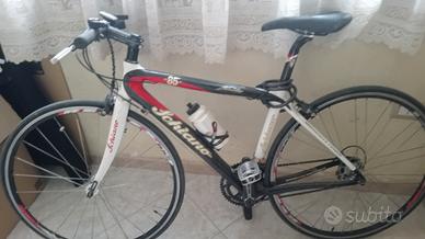 bici da corsa in fibra di carbonio 