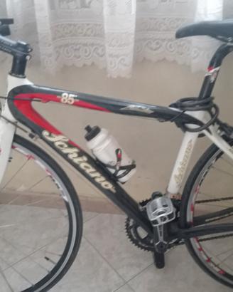 bici da corsa in fibra di carbonio 