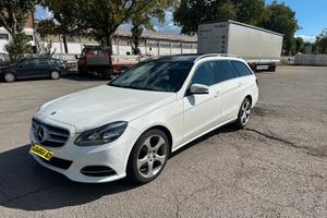Mercedes-benz E 220 BlueTEC S.W. Executive Auto.