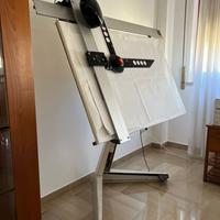 Tavolo da disegno con tecnigrafo