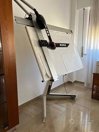 Tavolo da disegno con tecnigrafo