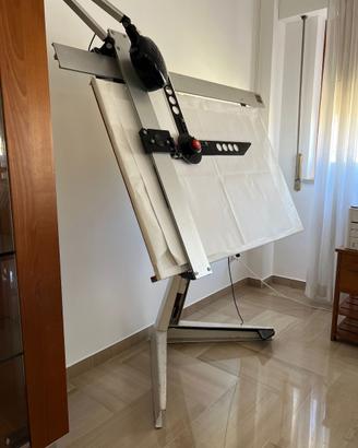 Tavolo da disegno con tecnigrafo