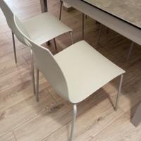 tavolo allungabile più 4  sedie  