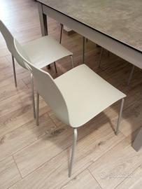 tavolo allungabile più 4  sedie  