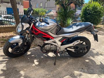 Suzuki gladius SFV 650