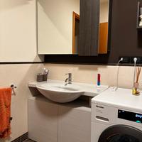 Lavandino e mobile bagno