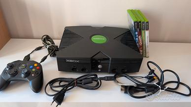 Xbox Classic con giochi e controller 