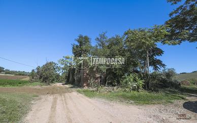 RUSTICO INDIPENDENTE CON TERRENO - MORCIANO DI ROM