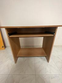 scrivania in legno