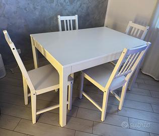 Tavolo IKEA “EKEDALEN” e sedie IKEA “STEFAN”