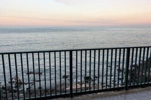 Appartamento fronte mare  con posto auto