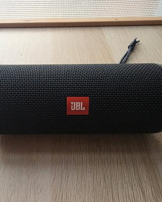 Speaker Bluetooth JBL Flip 4 con batteria nuova 