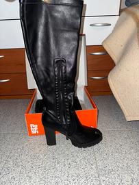 Stivali alti con tacco