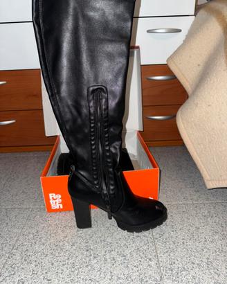 Stivali alti con tacco