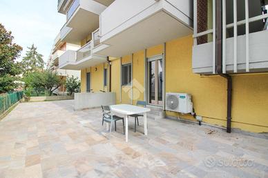 3 LOCALI A ALBA ADRIATICA