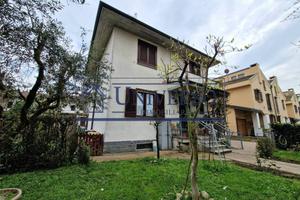 Villa di 180 m² con 5 locali e box auto doppio a T