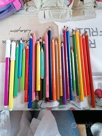 matite e pennarelli colorati 