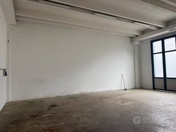 Immobile di 302 m² con 1 locale a Castelnuovo Rang