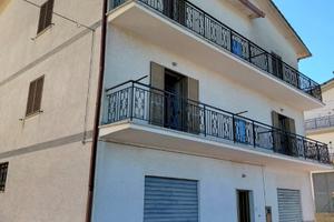 Grande villa già suddivisa in due appartamenti