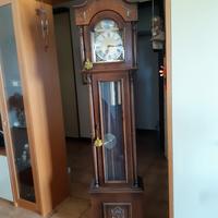 Orologio a pendolo a colonna in legno