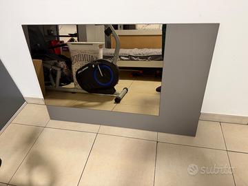 Specchio in cornice di compensato