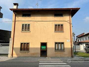 CASA IN LINEA CON GIARDINO