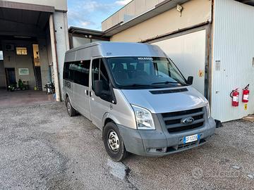 Ford transit 13 posti