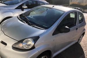 Auto Aygo luglio  2009 grigia