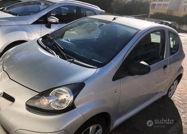 Auto Aygo luglio  2009 grigia