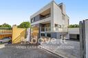 villa-di-240-m²-con-4-locali-e-box-auto-a-sassari