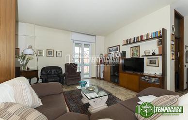 Ampio trilocale con doppi servizi e balcone - pian