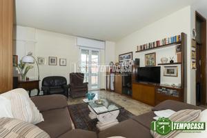 Ampio trilocale con doppi servizi e balcone - pian