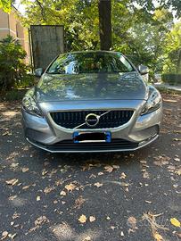 VOLVO V40 2.0 T2 MOMENTUM