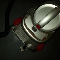 Aspirapolvere Girmy con serbatoio e filtro