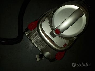 Aspirapolvere Girmy con serbatoio e filtro