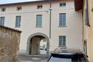 Immobile in asta di 1893 m² con più di 5 locali a 