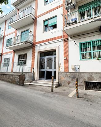4 LOCALI A POZZUOLI