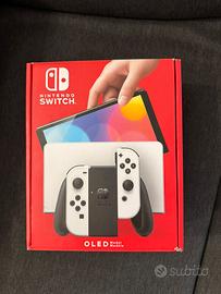 NINTENDO SWITCH OLED COME NUOVA+ACCESSORI