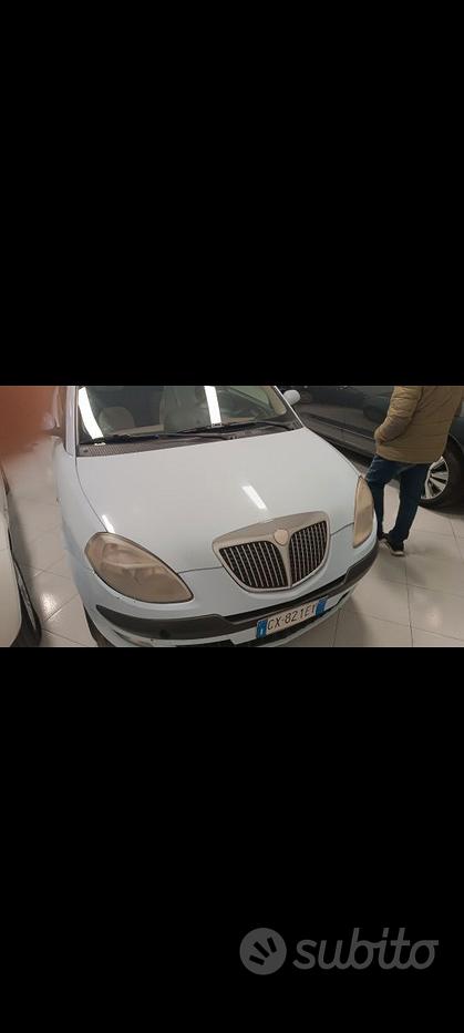 Lancia Ypsilon