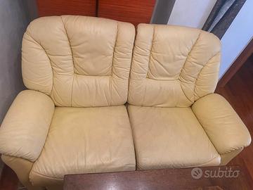 Divano in pelle due posti