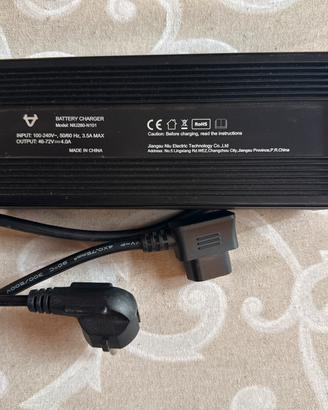 Caricatore batteria scuter elettrico NIU