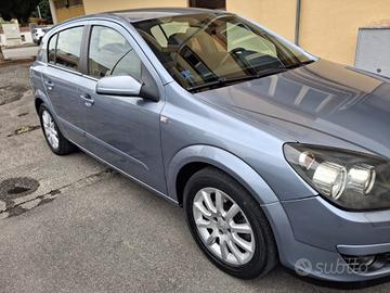 Opel Astra 1.6 16V Twinport 5 porte Cosmo